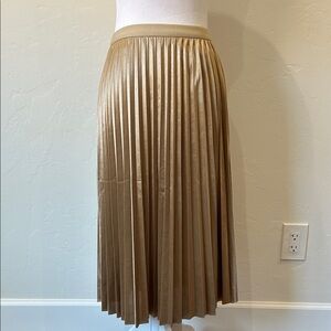 Elegant Gold Pleated Skirt